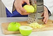 Приготовление блюда по рецепту - Свиной эскалоп с картофельными оладьями и яблоками. Шаг 1